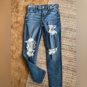Women’s American Eagle Distressed Jeans Size 10 Short